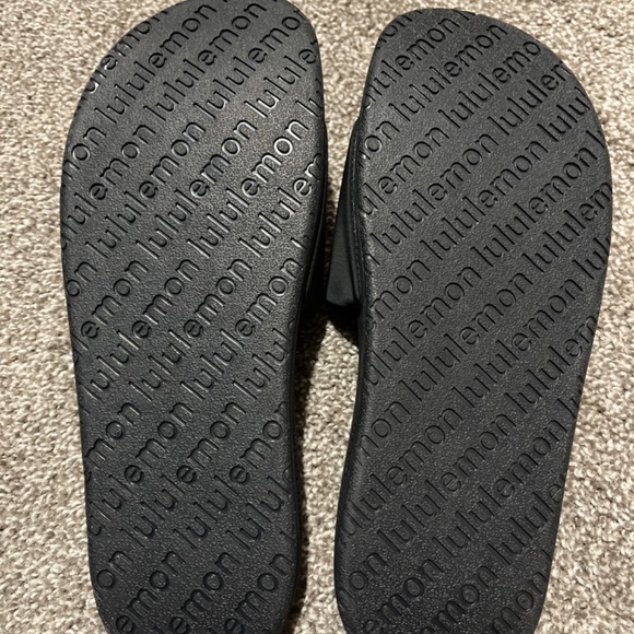 Lululemon slides - Picture 2 of 3
